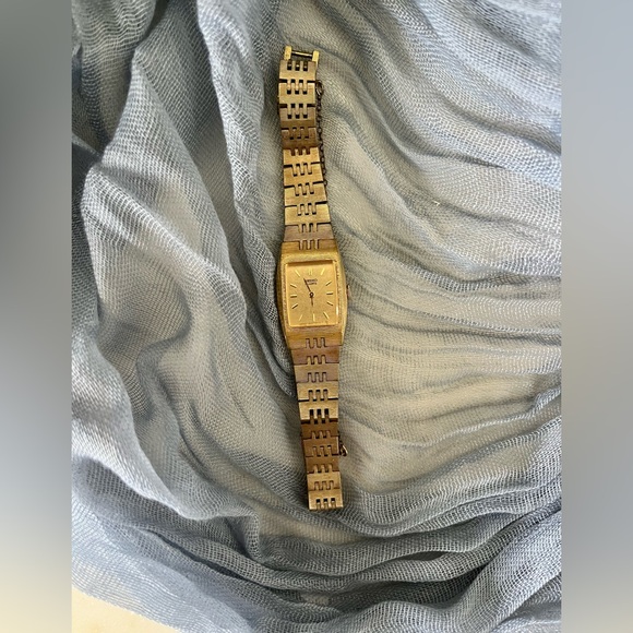 Accessories - Vintage 1981 Seiko 1400-6130 Gold Tone Bracelet Watch •